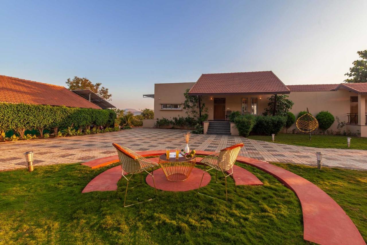 Luna Villa By Stayvista - Lakeside Charm With Terrace, Lush Lawn & Modern Decor Nashik Exterior foto