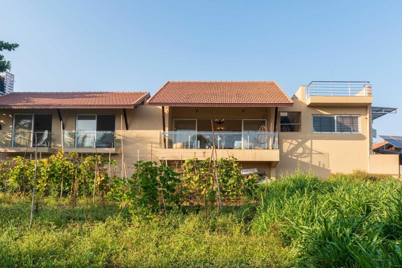 Luna Villa By Stayvista - Lakeside Charm With Terrace, Lush Lawn & Modern Decor Nashik Exterior foto
