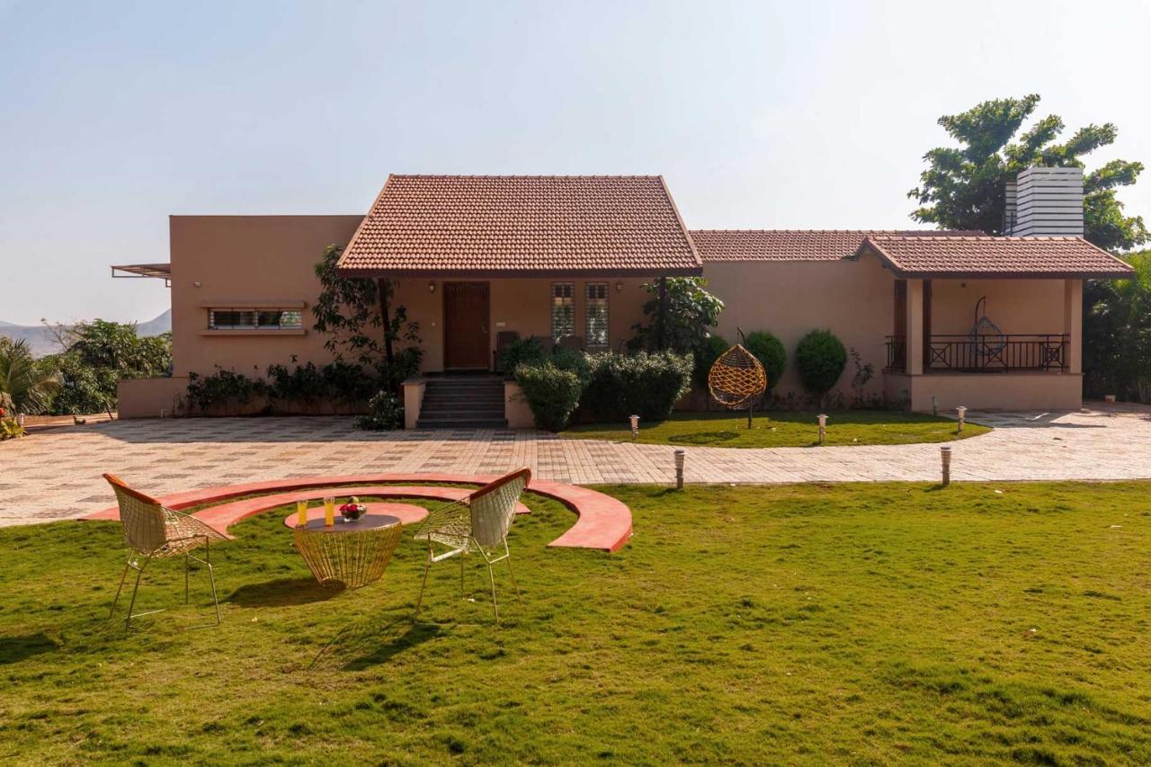 Luna Villa By Stayvista - Lakeside Charm With Terrace, Lush Lawn & Modern Decor Nashik Exterior foto