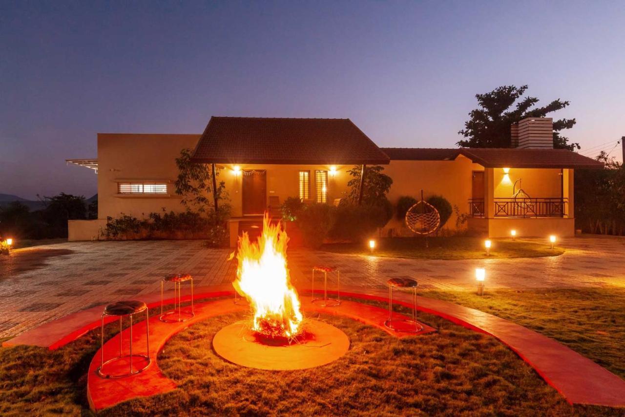 Luna Villa By Stayvista - Lakeside Charm With Terrace, Lush Lawn & Modern Decor Nashik Exterior foto